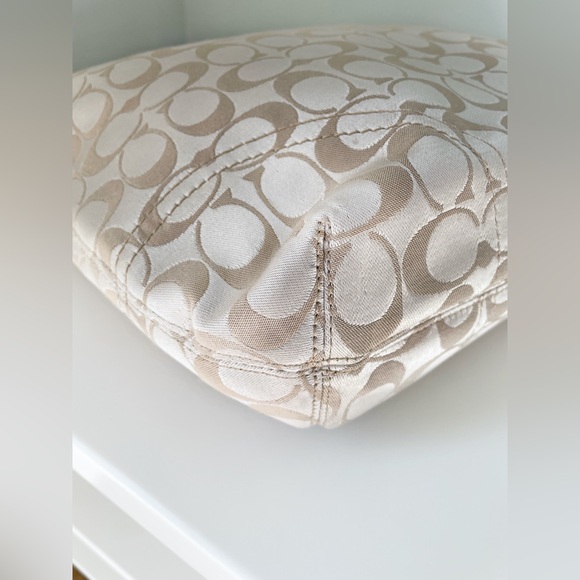 Coach Floral Hobo Bag - Picture 5 of 16